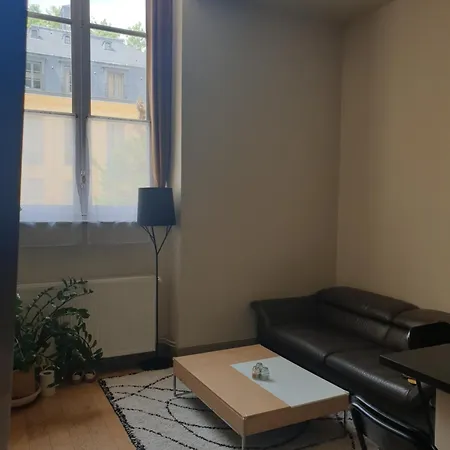En Duplex A 200 Metres Du Chateau De Versailles!