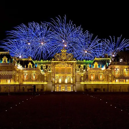 En Duplex A 200 Metres Du Chateau De Versailles!